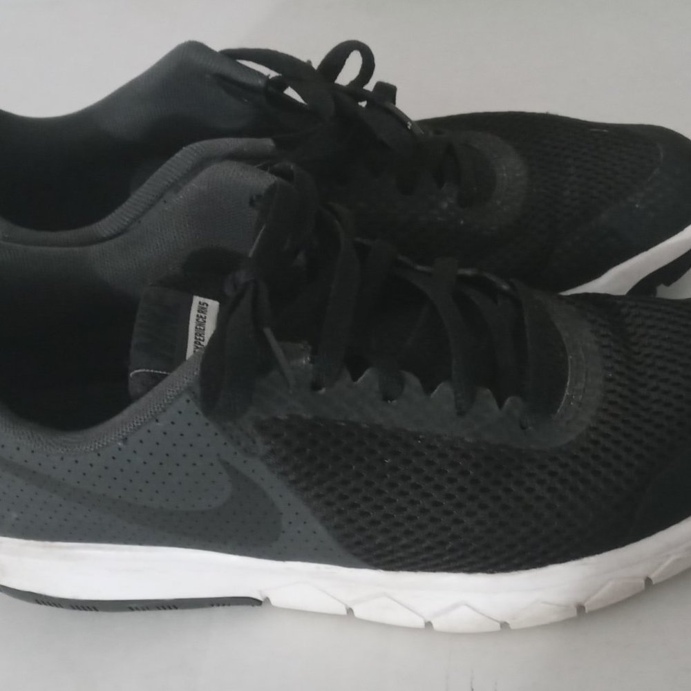 Nike Flex  Size 7W